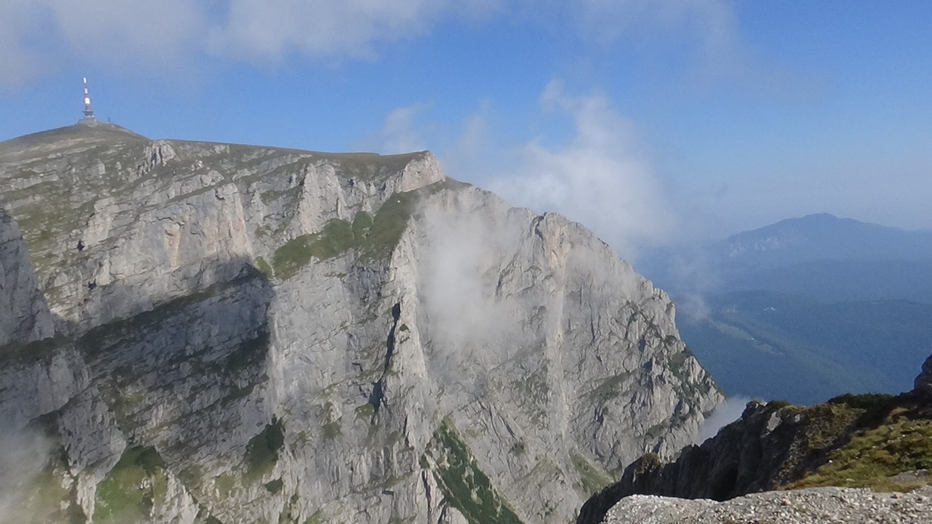 CĂLĂTOR PRIN MASIVELE ROMÂNIEI. 9 MASIVUL BUCEGI. CREASTA BUCEGILOR DE LA BRAN LA BUȘTENI VIA BUCȘOIU-OMU-COȘTILA-CARAIMAN