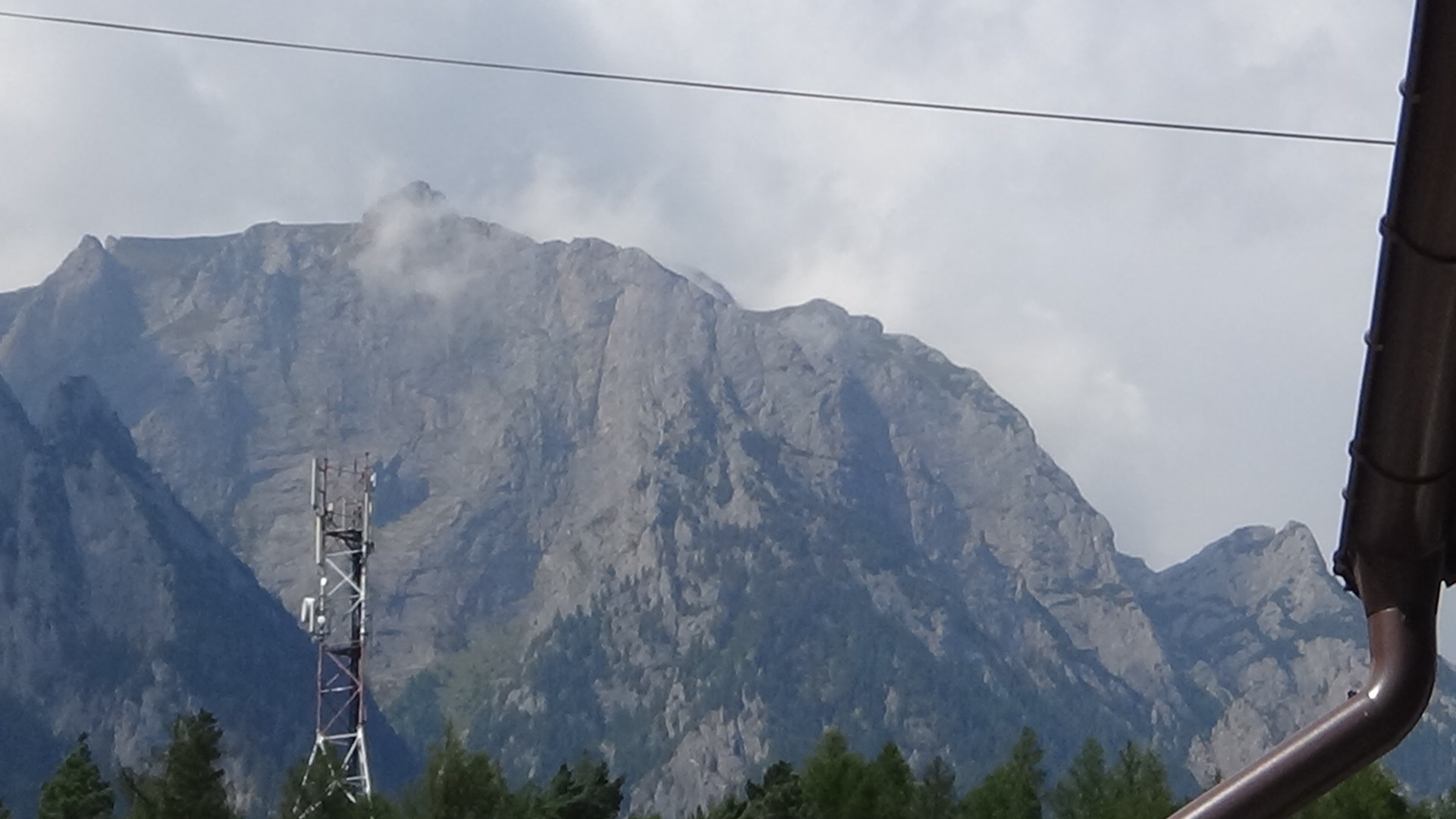 CĂLĂTOR PE POTECILE CARPAŢILOR