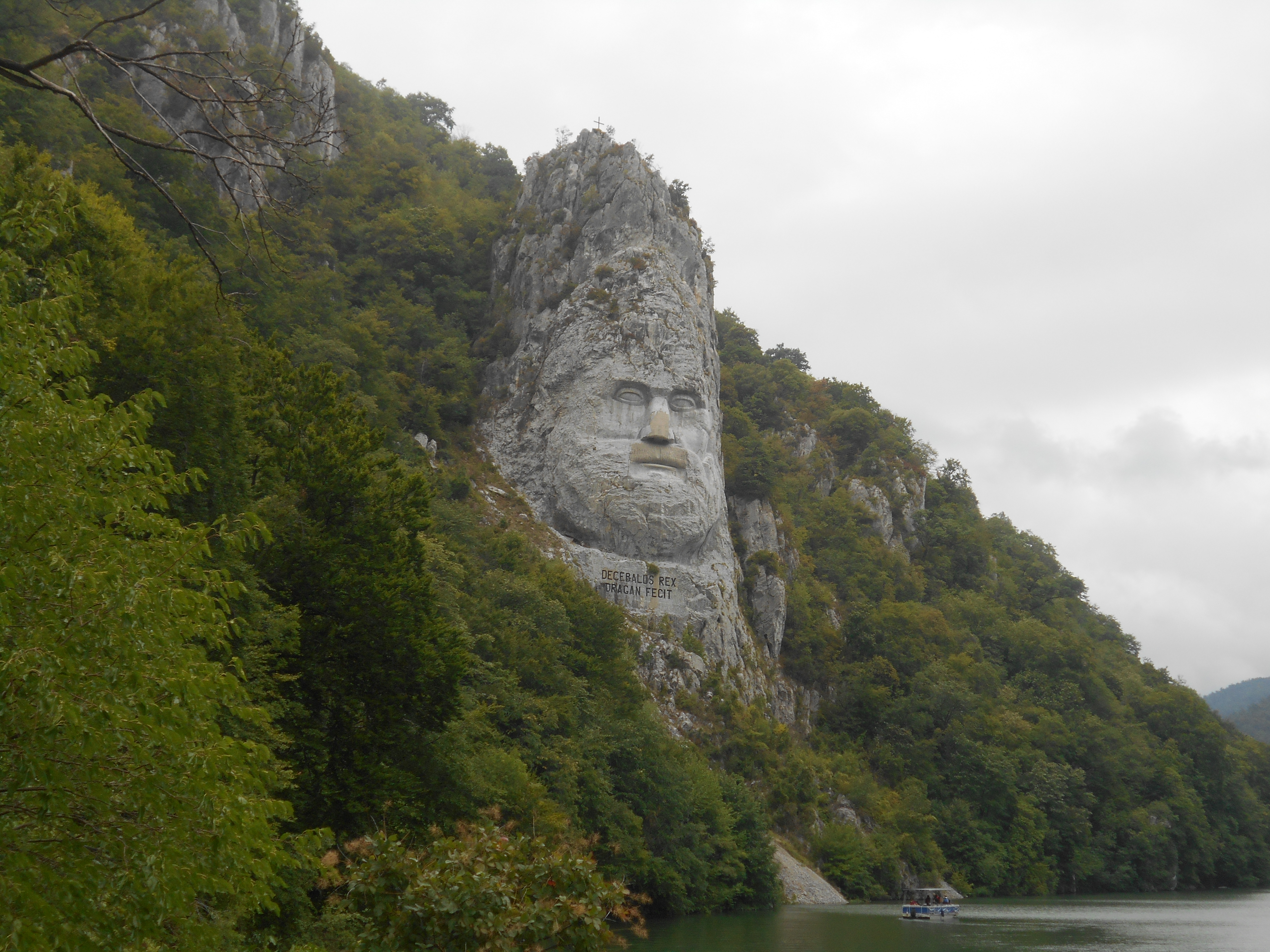 CĂLĂTOR PE POTECILE CARPAŢILOR
