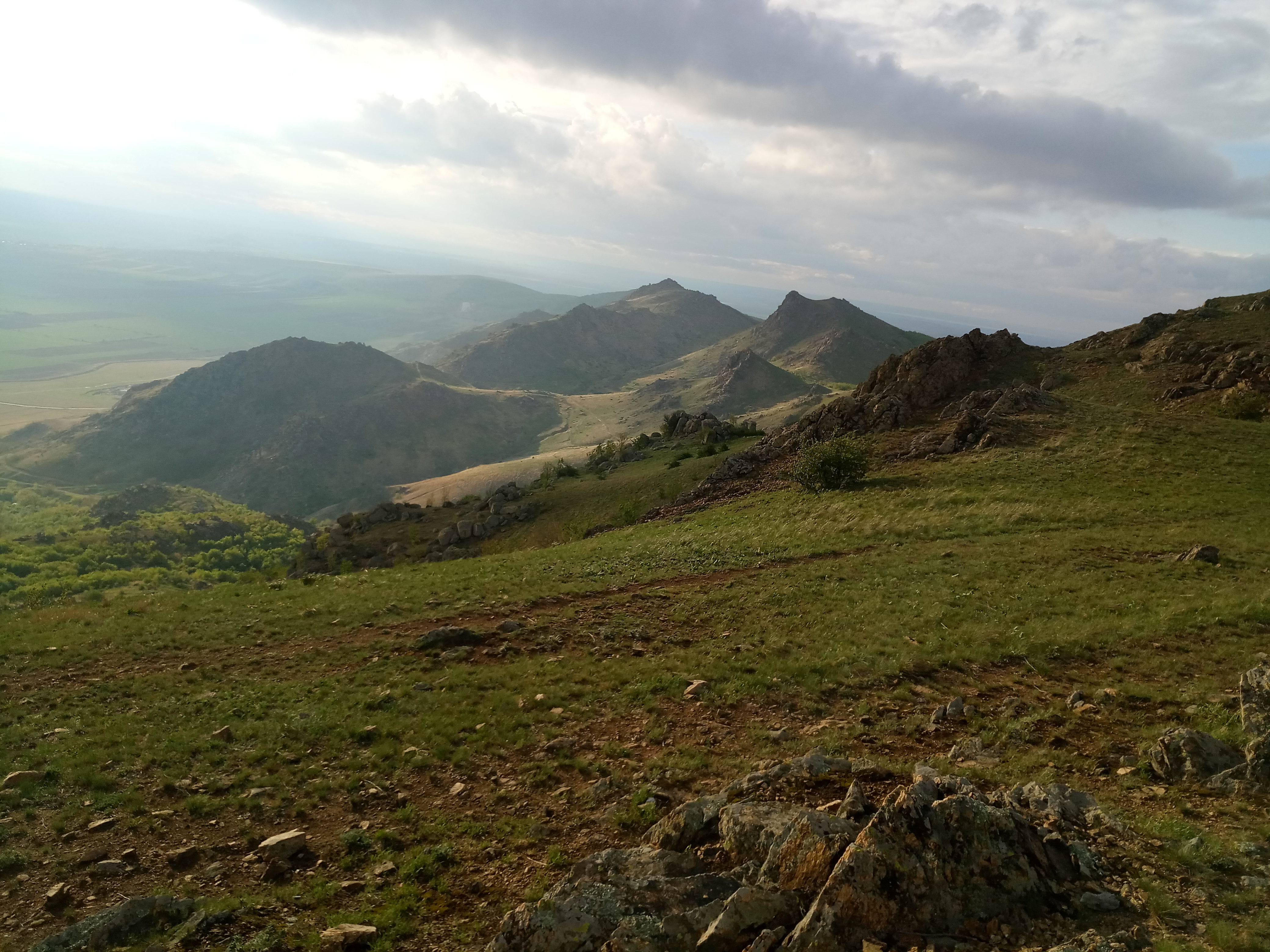 CĂLĂTOR PE POTECILE CARPAŢILOR